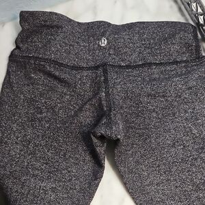Lululemon Athletica Black and Gray Patterned Leggings